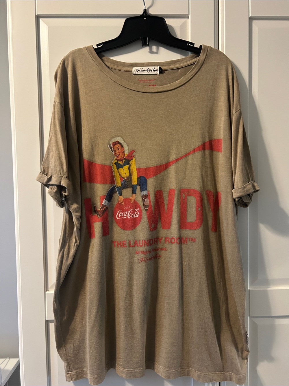 The Laundry Room Tan Oversized Graphic 'Howdy' Coca-Cola Tee